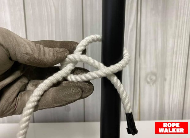 【ロープを柱に巻き付ける】『ふた結び』の結び方を写真付きで紹介する